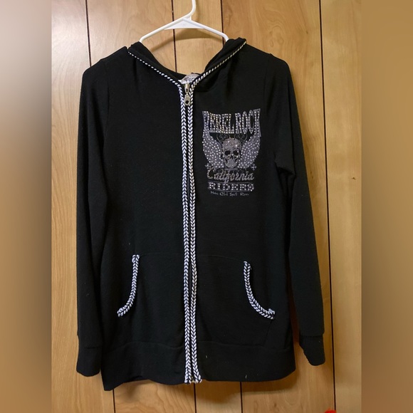 clothes for sale !! - Picture 2 of 2